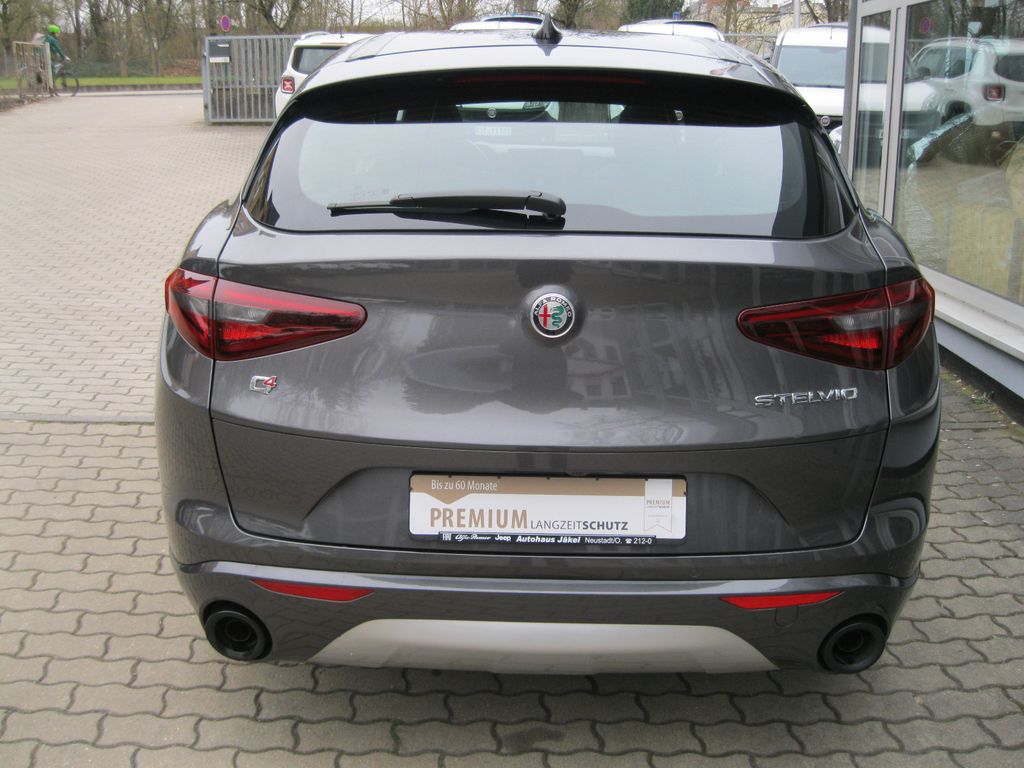 Alfa Romeo Stelvio 2023
