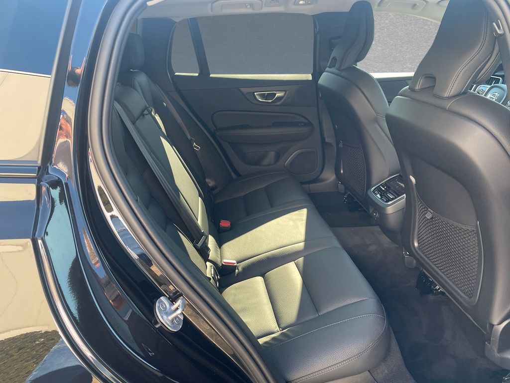 Volvo V60 Cross Country 2023