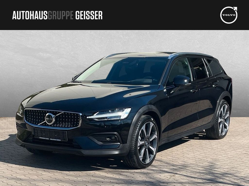 Volvo V60 Cross Country 2023