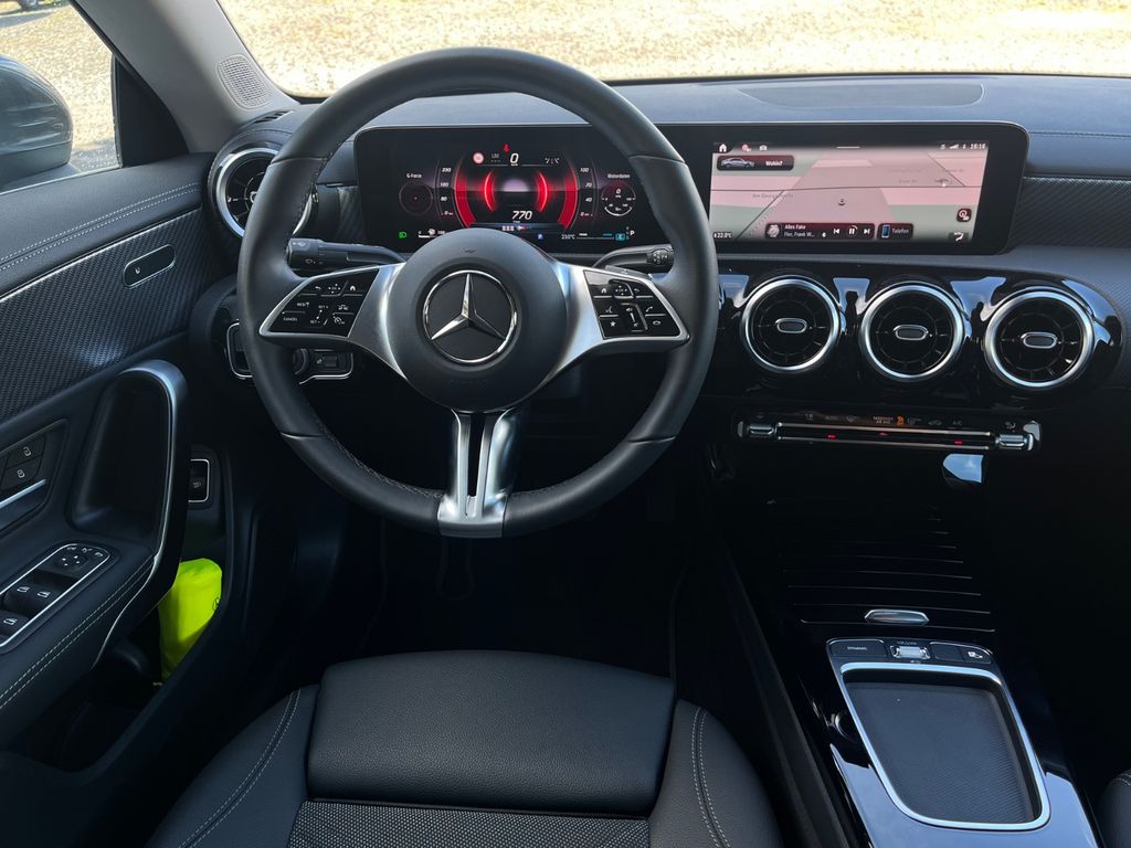 Mercedes-Benz CLA 180 2024