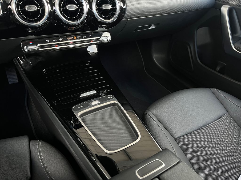 Mercedes-Benz CLA 180 2024