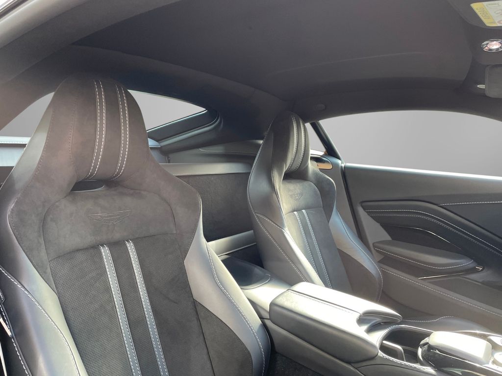 Aston Martin V8 Vantage 2023