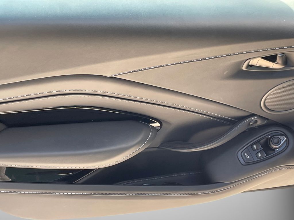 Aston Martin V8 Vantage 2023