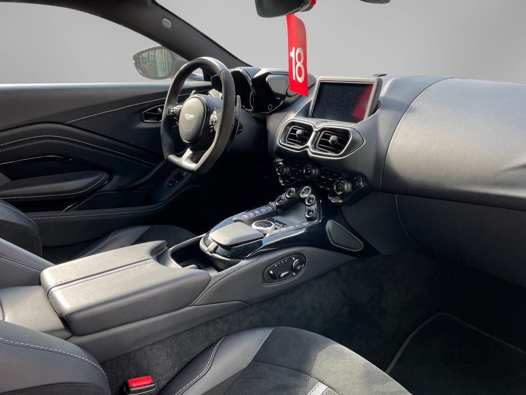 Aston Martin V8 Vantage 2023