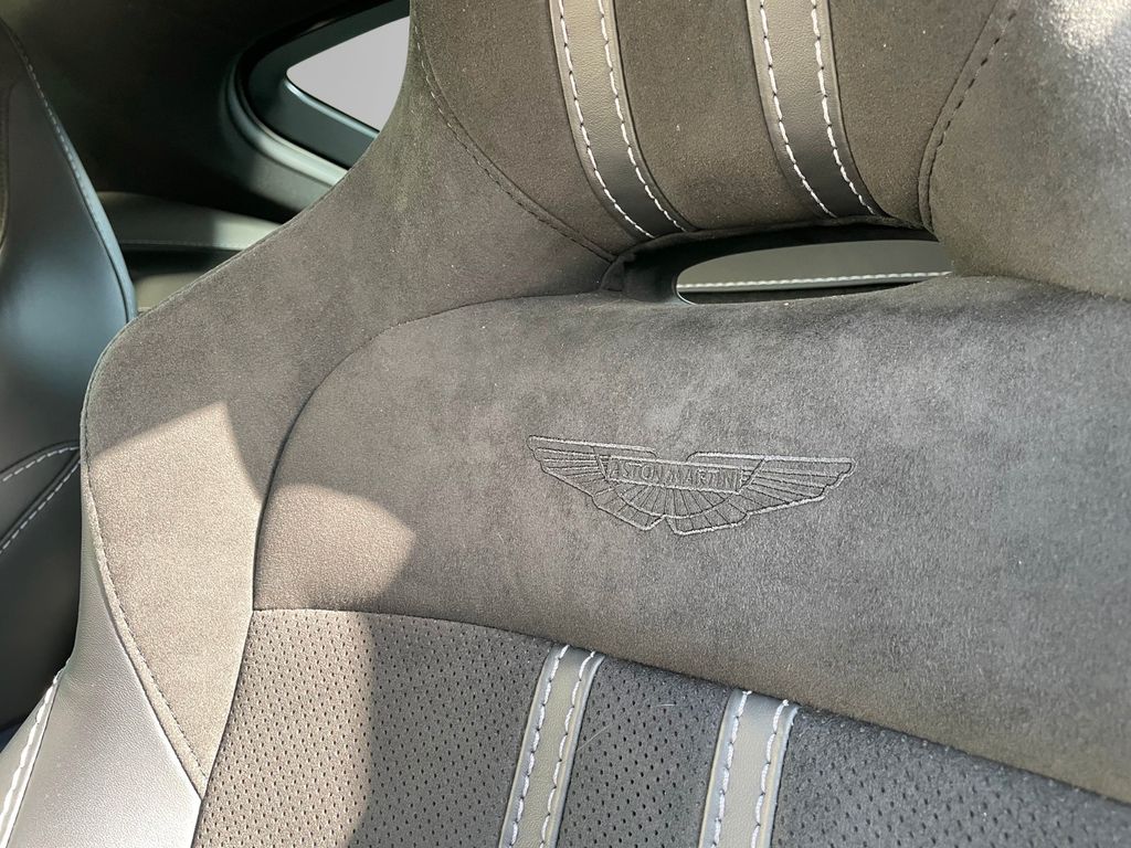 Aston Martin V8 Vantage 2023