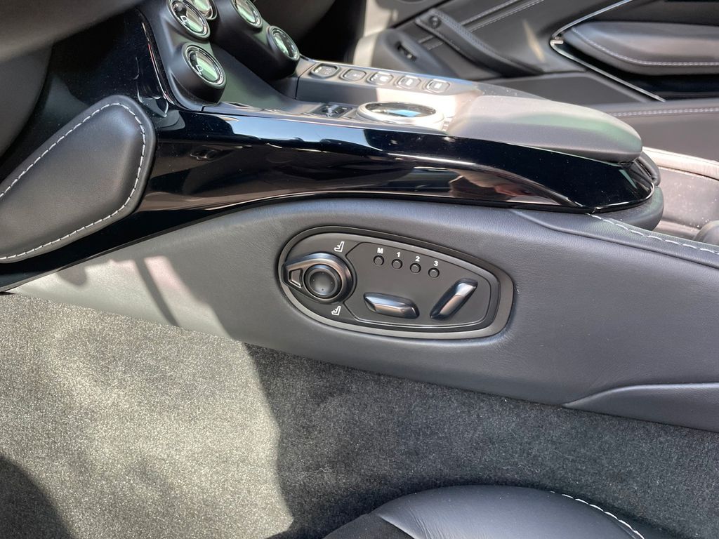 Aston Martin V8 Vantage 2023