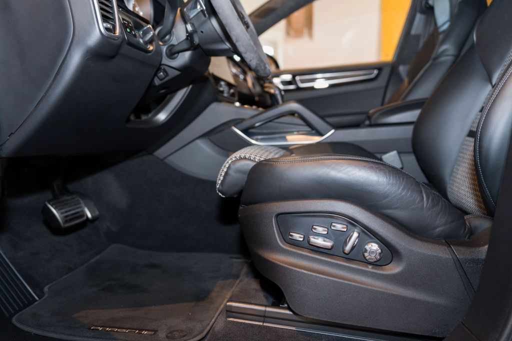 Porsche Cayenne 2020