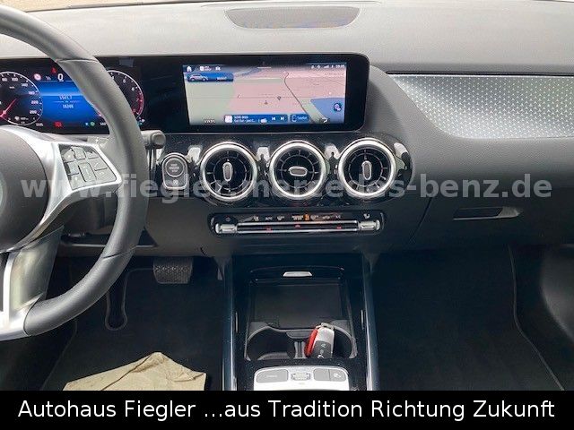 Mercedes-Benz GLA 180 2023