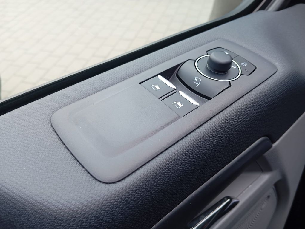 Ford Tourneo Custom 2025