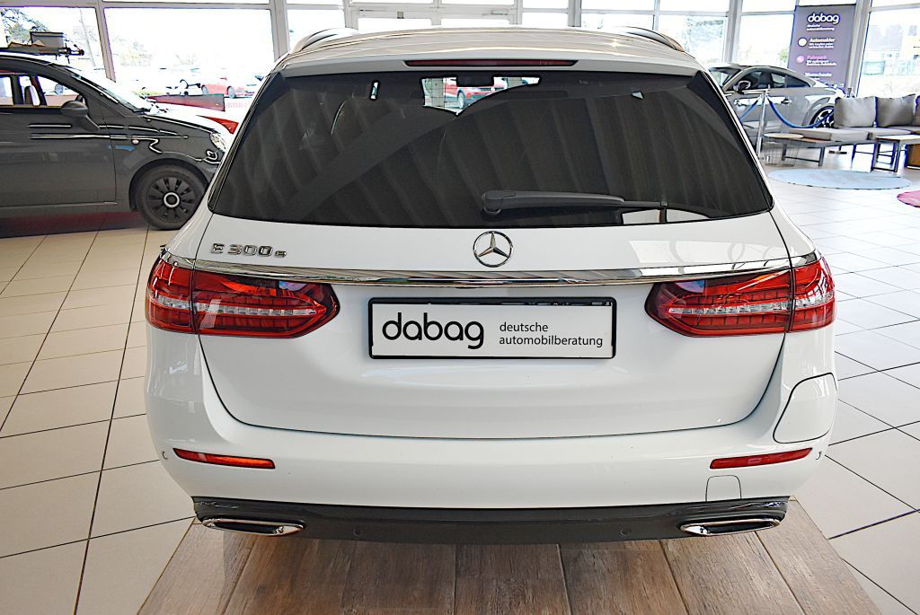 Mercedes-Benz E 300 2022