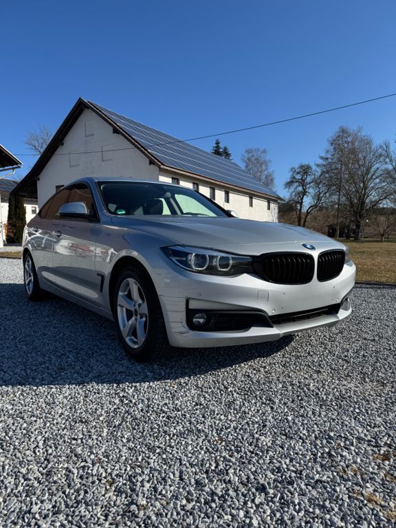 BMW 320 2019