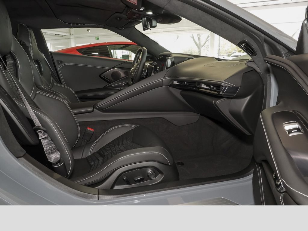 Corvette C8 2025