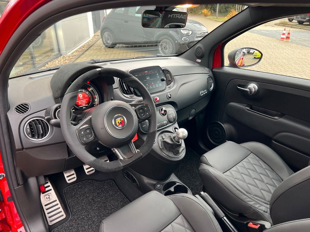 Abarth 695 2023