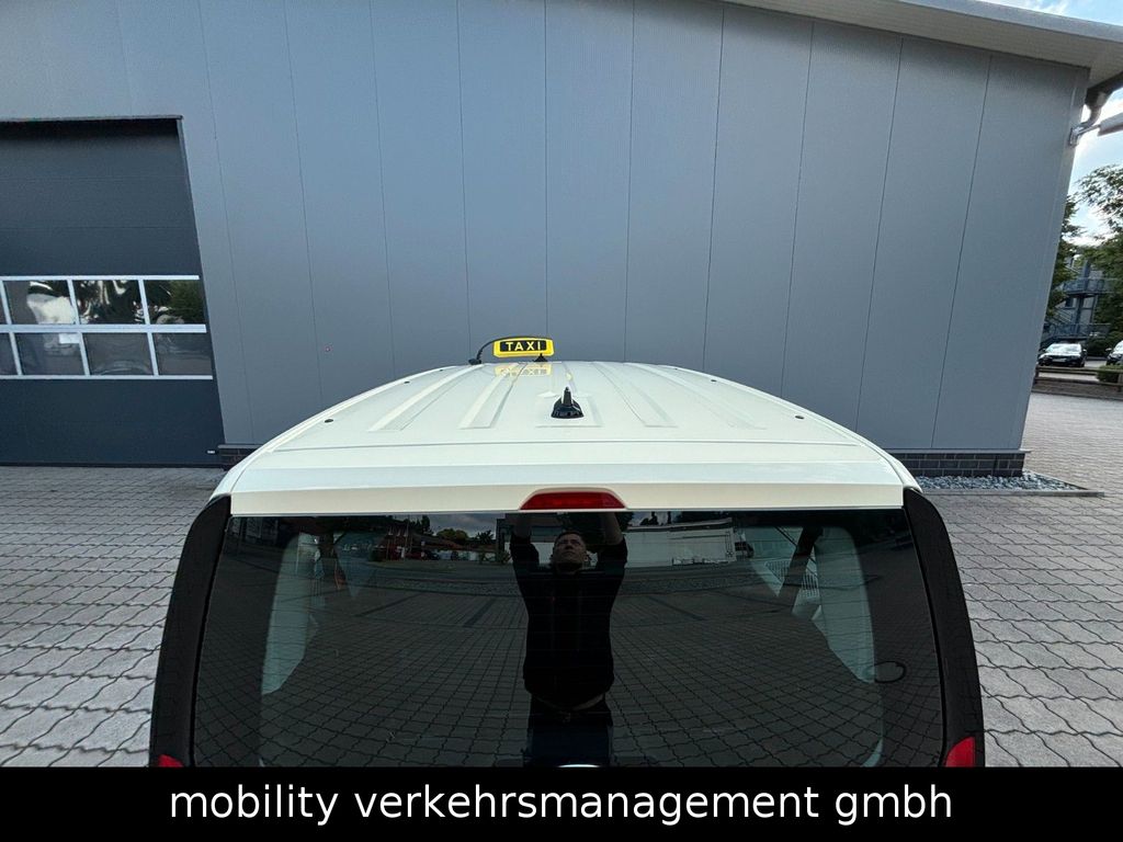 Ford Grand Tourneo 2024