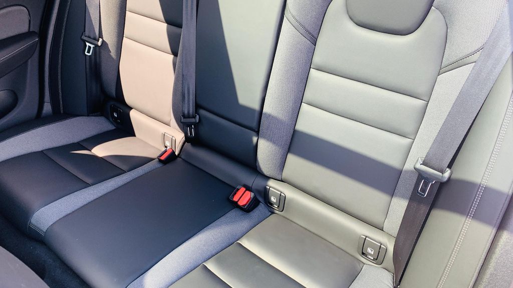Volvo V60 2024