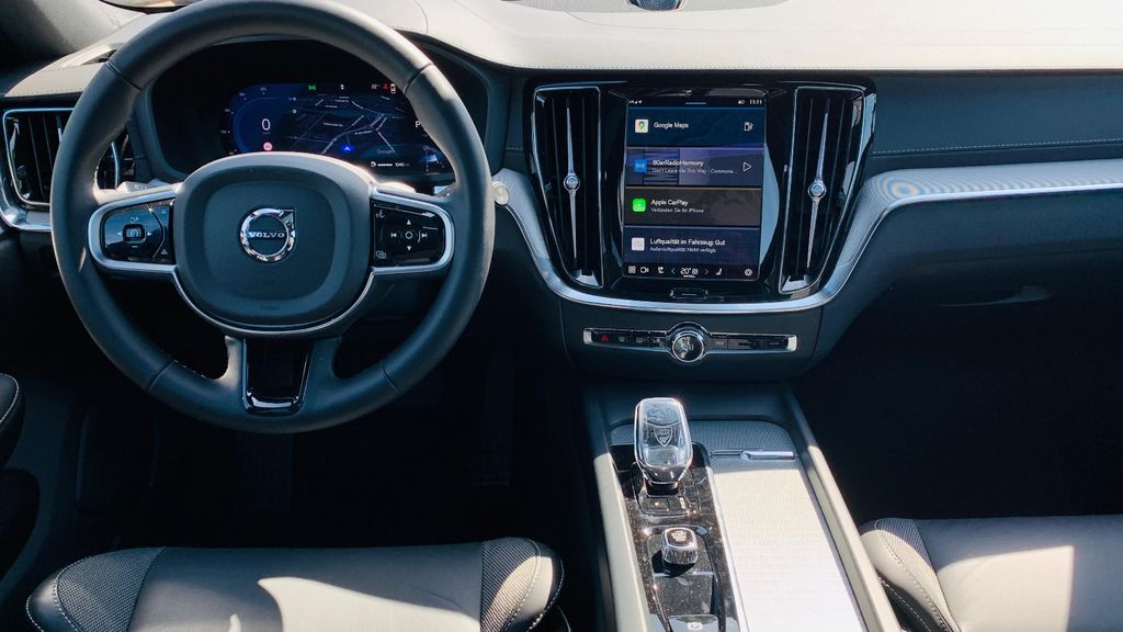 Volvo V60 2024
