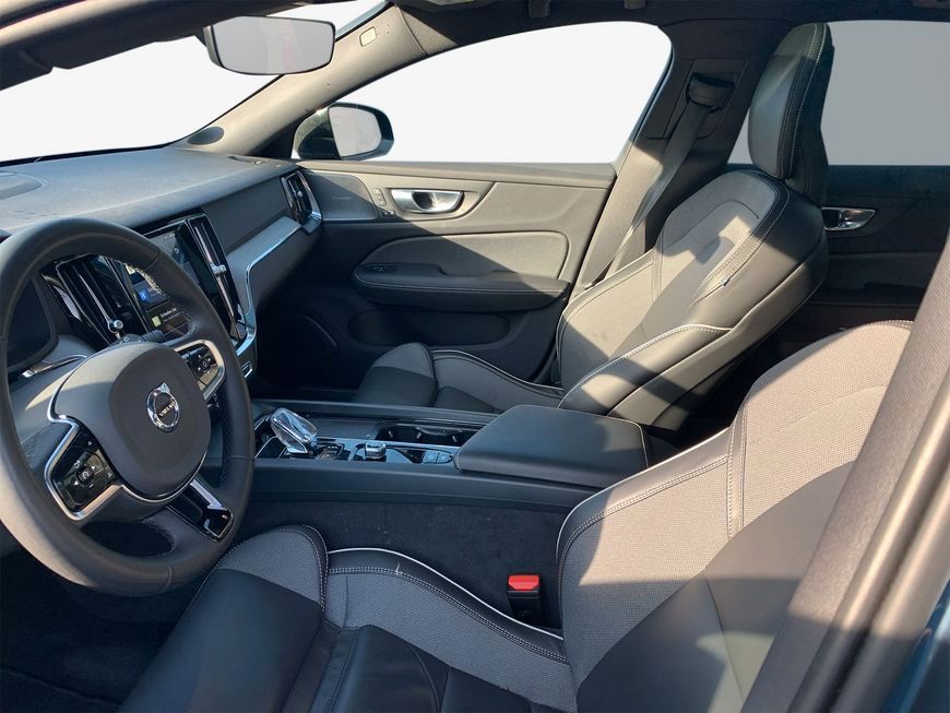 Volvo V60 2024