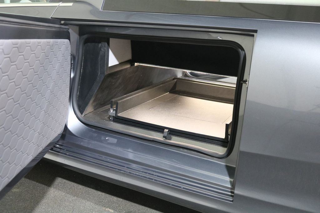 Mercedes-Benz EQE 2023