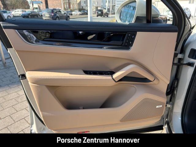 Porsche Cayenne 2025