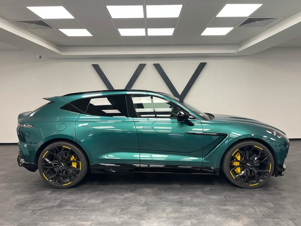 Aston Martin DBX 2023