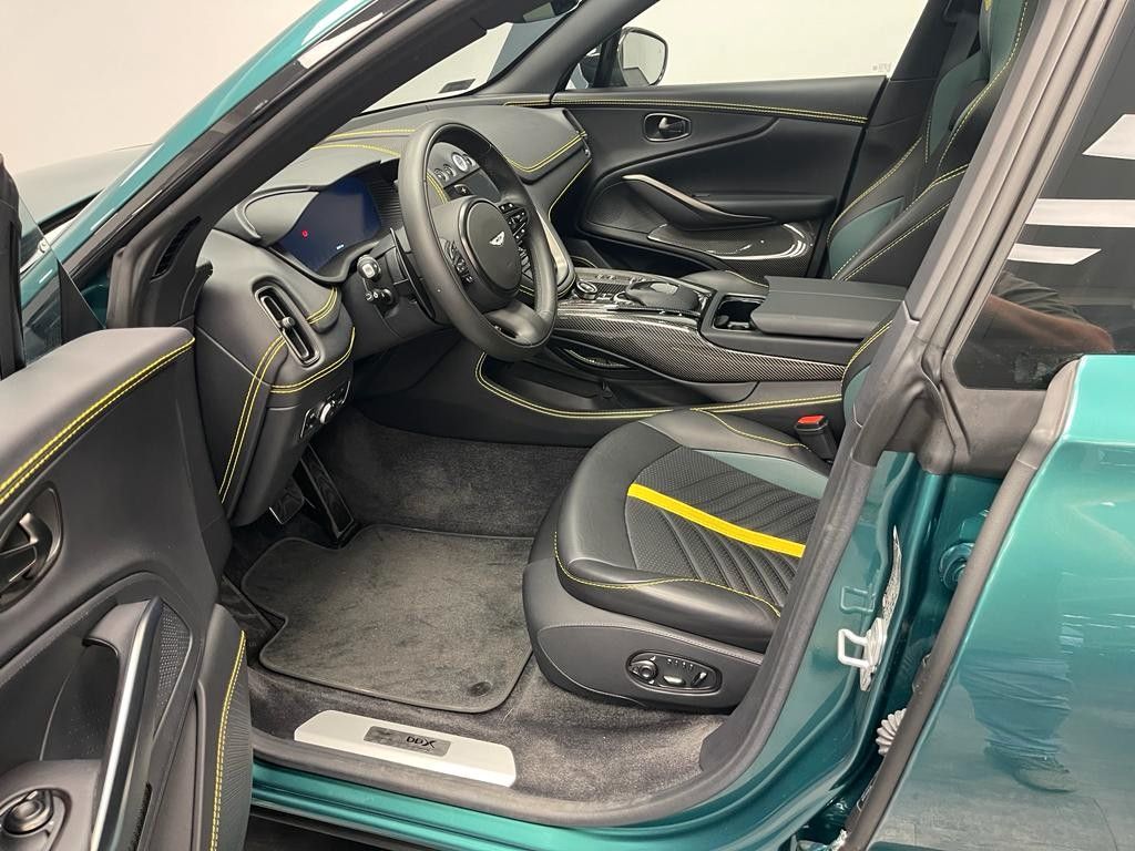 Aston Martin DBX 2023