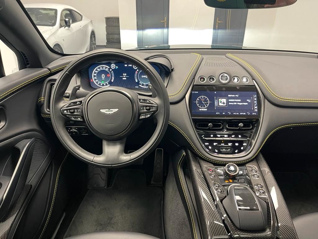 Aston Martin DBX 2023