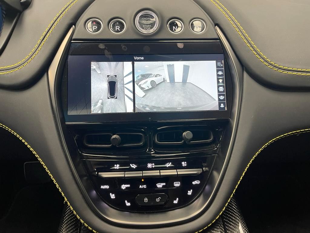 Aston Martin DBX 2023