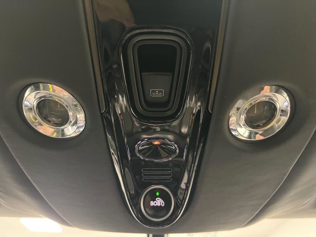 Aston Martin DBX 2023