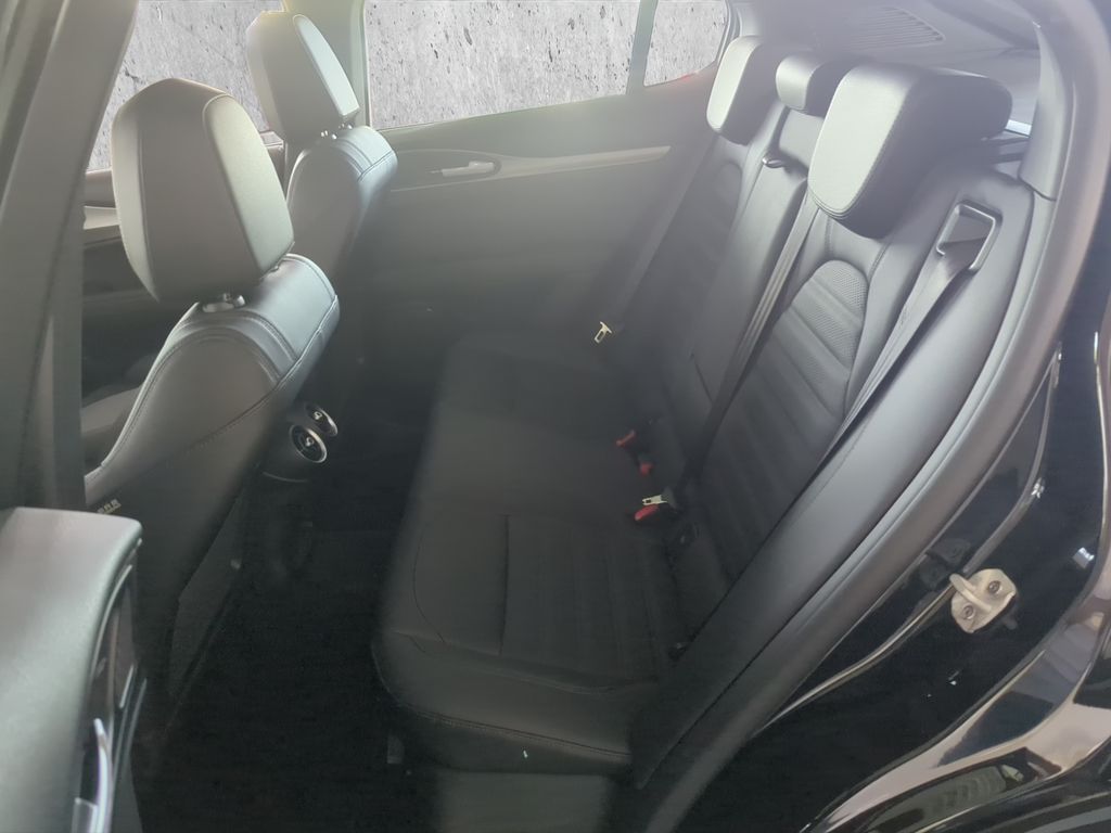 Alfa Romeo Stelvio 2025