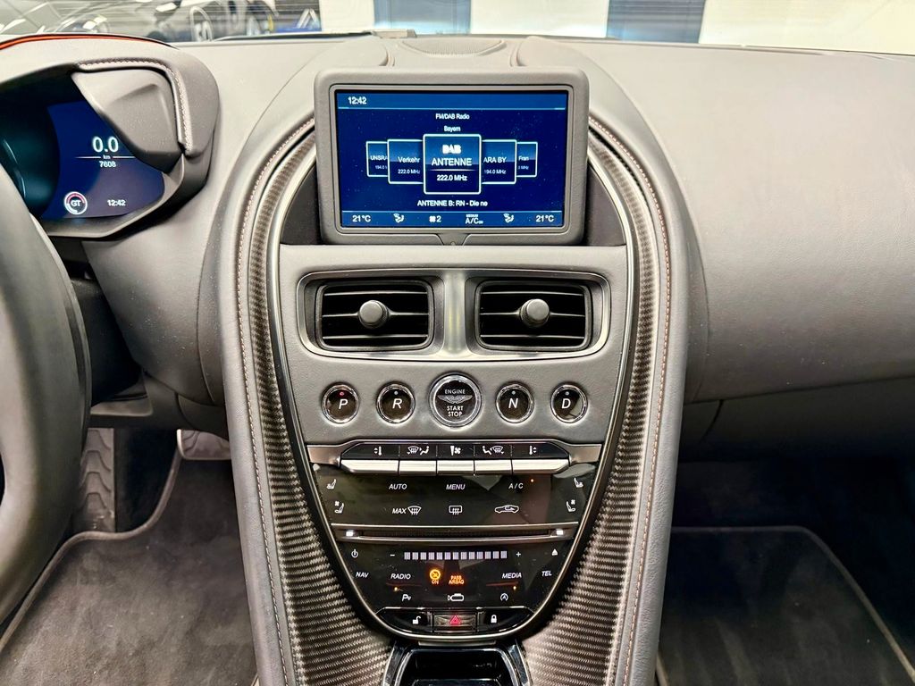 Aston Martin DBS 2023