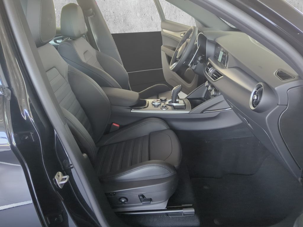 Alfa Romeo Stelvio 2025