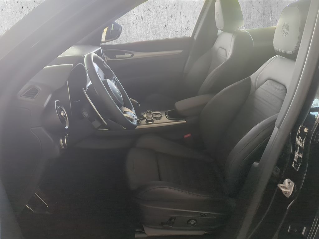 Alfa Romeo Stelvio 2025