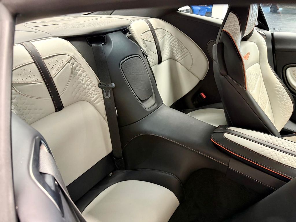 Aston Martin DBS 2023