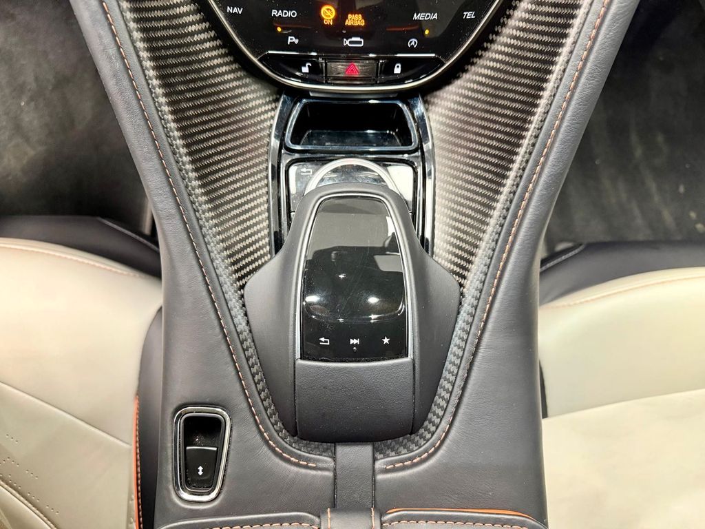 Aston Martin DBS 2023