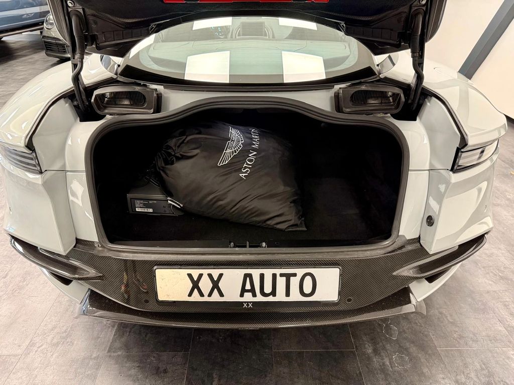 Aston Martin DBS 2023