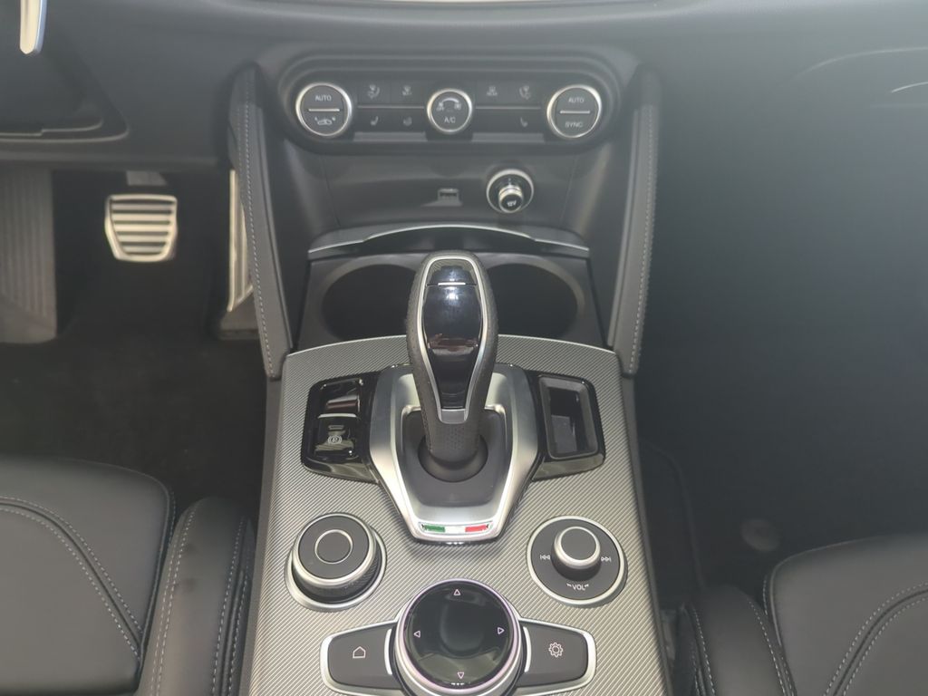 Alfa Romeo Stelvio 2025