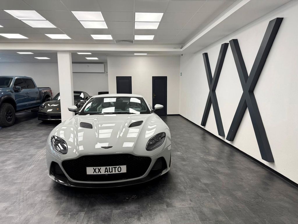 Aston Martin DBS 2023