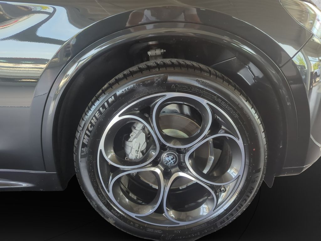 Alfa Romeo Stelvio 2025