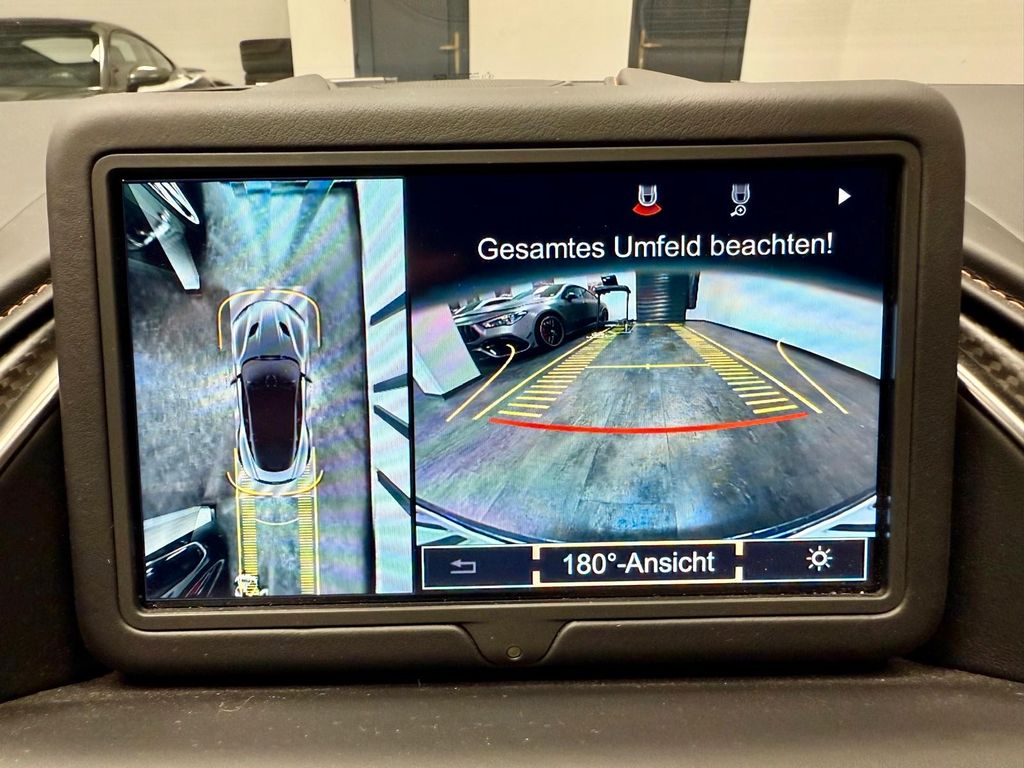 Aston Martin DBS 2023