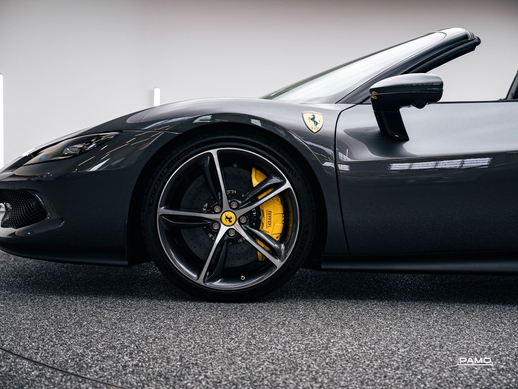 Ferrari 296 GTS 2023