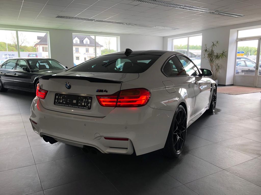 BMW M4 2016