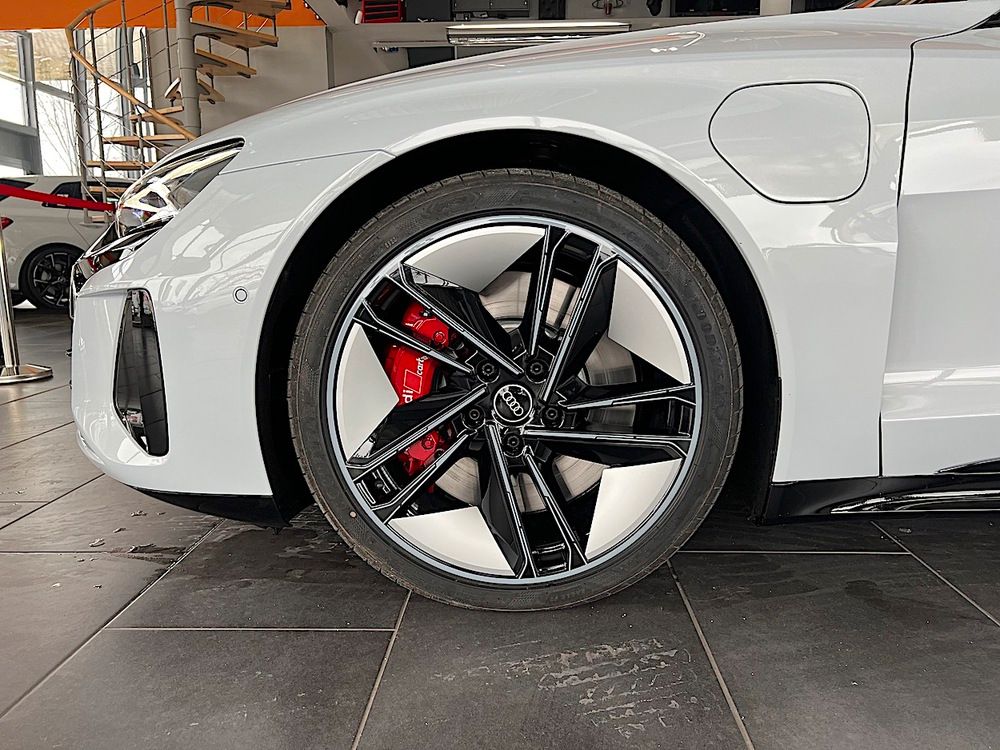 Audi e-tron 2023