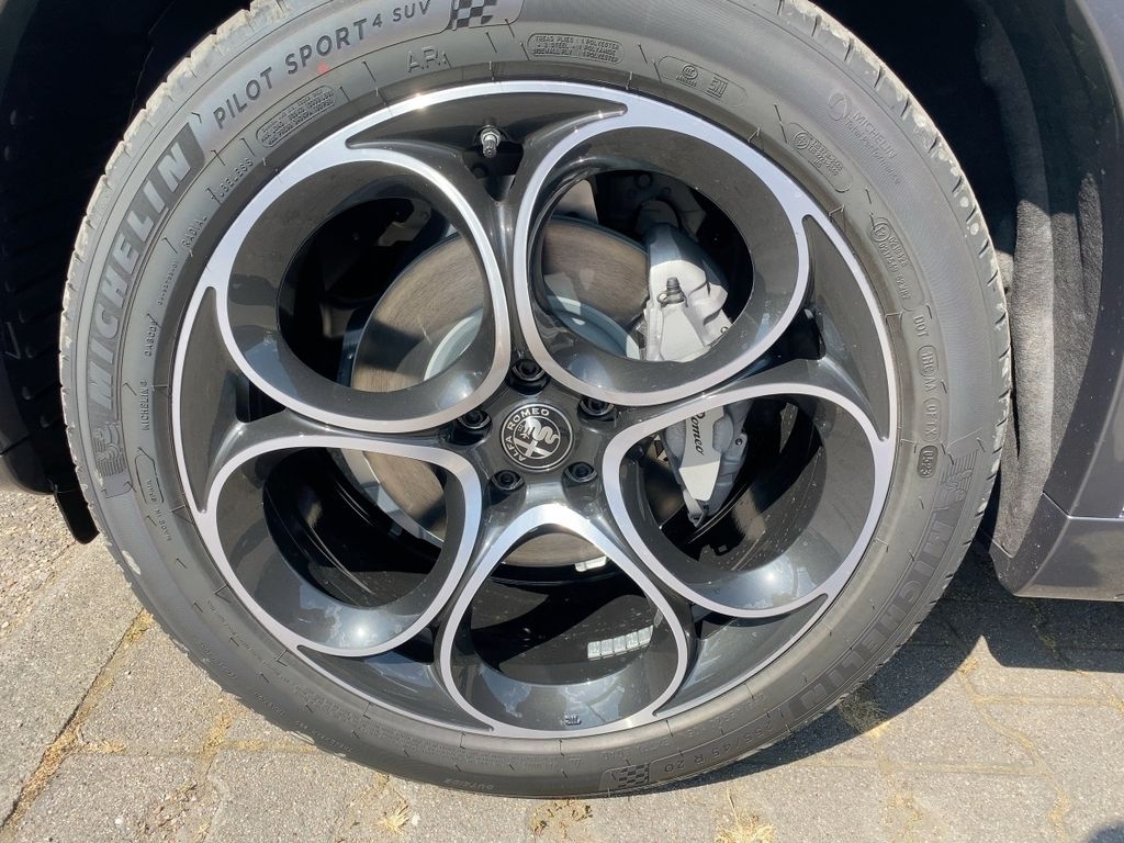 Alfa Romeo Stelvio 2023