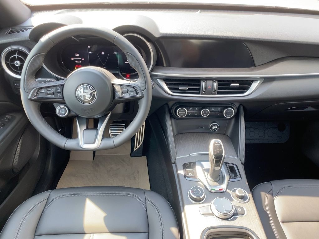 Alfa Romeo Stelvio 2023
