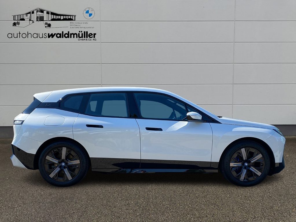 BMW iX 2023