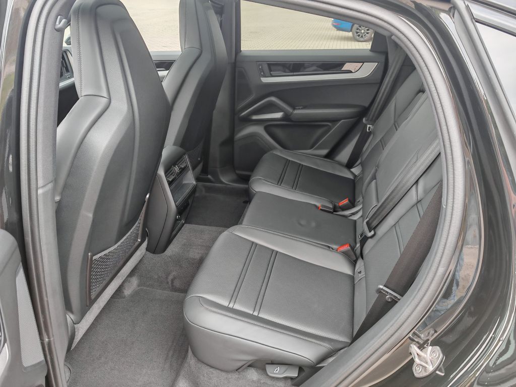 Porsche Cayenne 2025