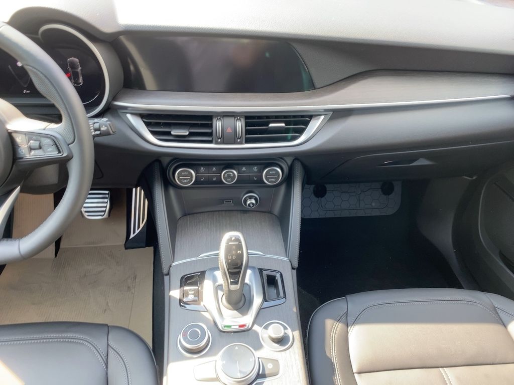 Alfa Romeo Stelvio 2023