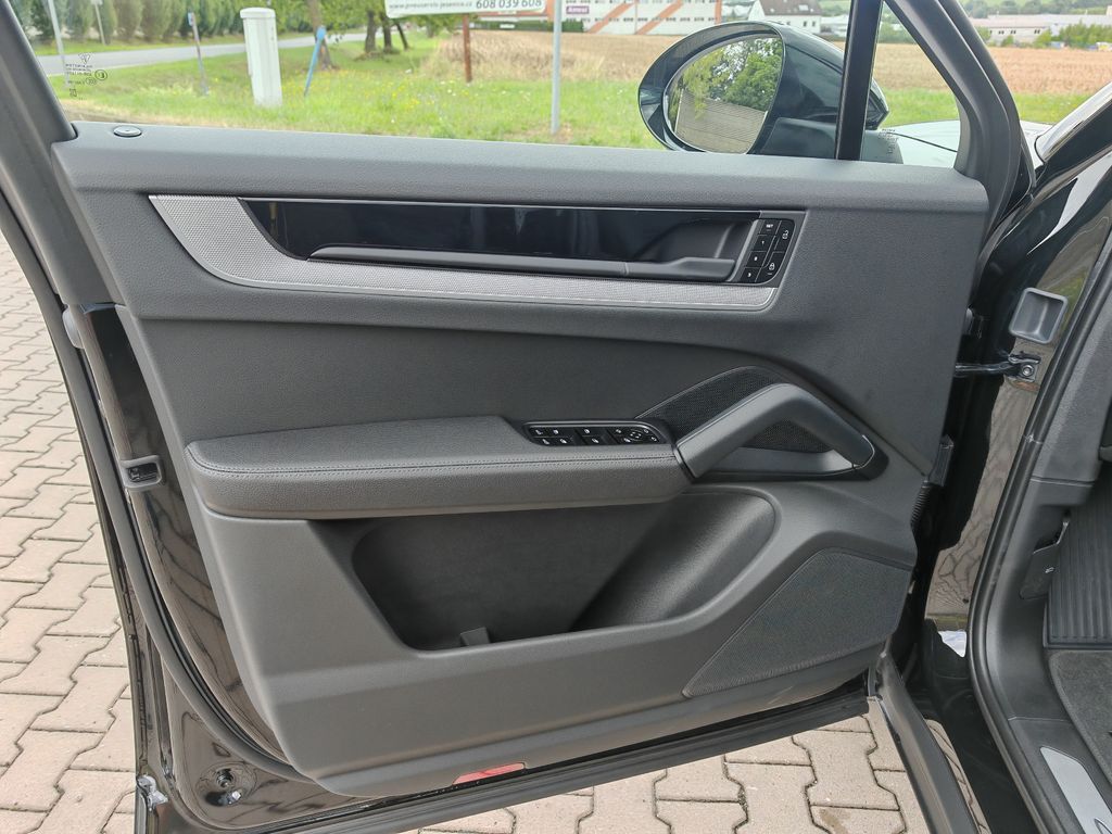 Porsche Cayenne 2025