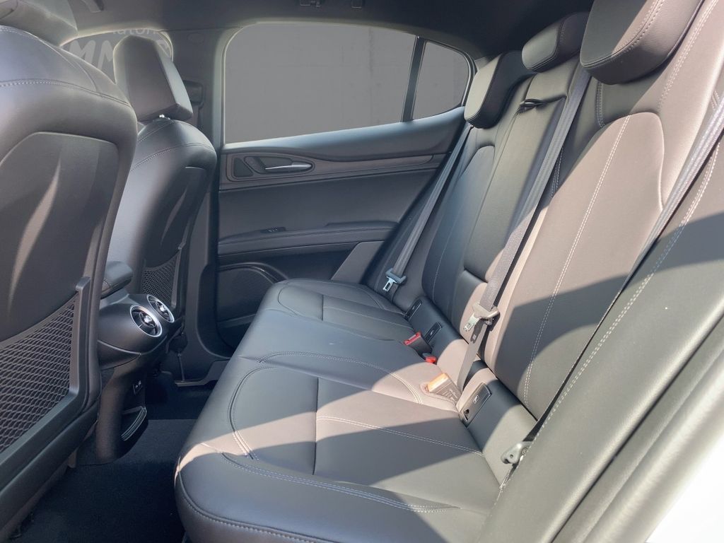 Alfa Romeo Stelvio 2023