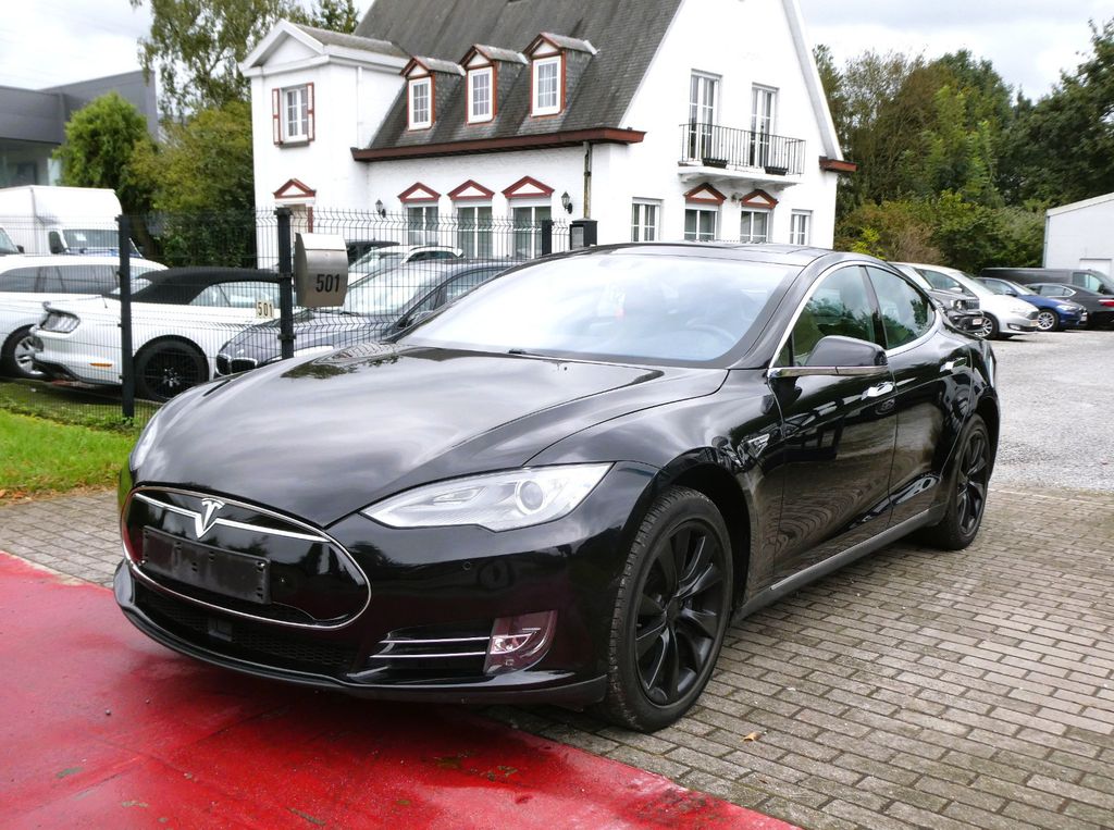 Tesla Model S 2015